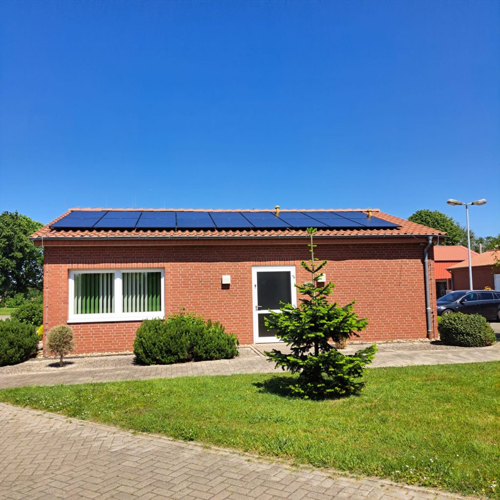 WAZ senkt Betriebskosten mit PV-Anlagen auf den Dächern der Kläranlagen